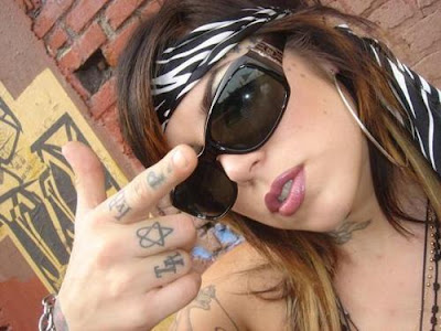 kat von D tattoo girl tattoo image 3 cool LA tattoo and star tattoos on