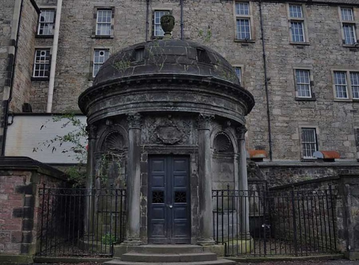 The Black Mausoleum, Makam Paling Menyeramkan di Skotlandia