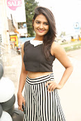 Neha Deshpande Glamorous look-thumbnail-14