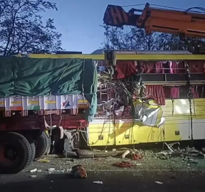  Four people killed when a bus and vehicle collide in Chengalpattu, Tamil Nadu