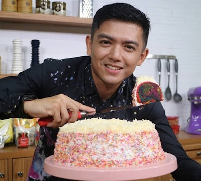 Nicky Tirta Juga Bisa Bikin Rainbow Cake lho!