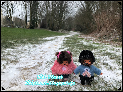 neige snow kiki monchhichi bonhomme de vintage jouet hiver paysage