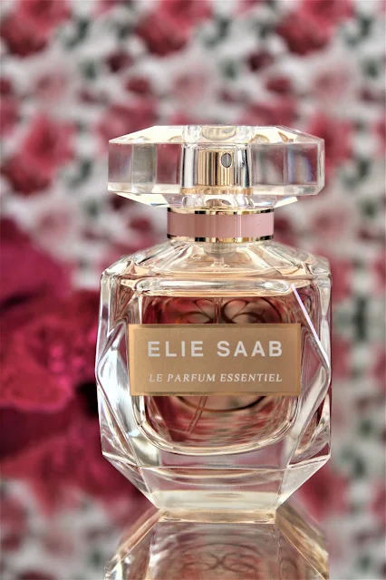 Le Parfum Essentiel elie saab, nouveau parfum femme, parfum féminin, elie saab le parfum essentiel, le parfum essentiel elie saab avis, nouveau parfum elie saab avis, avis le parfum essentiel elie saab, parfum de la collection le parfum elie saab, parfums femme elie saab, parfum au gardénia, parfum à la fleur d'oranger