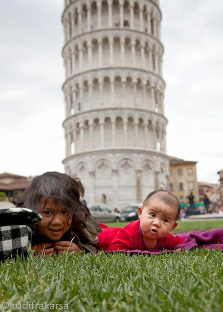 The Frakarsas at the Leaning Tower of Pisa, Italy