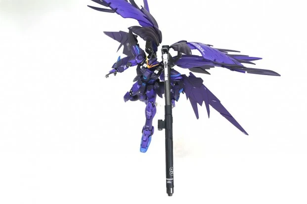 Custom Build: RG 1/144 Wing Gundam Zero Frozen Teardrop Black Wing