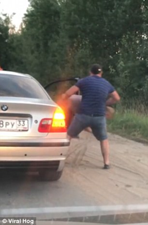 Furious Taxi Driver Dragged His Passenger Out Of The Car For Dropping Litter