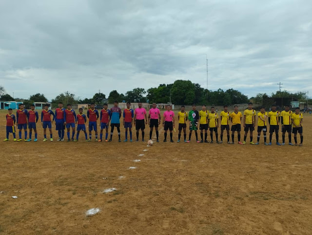 El pasado domingo se definieron los campeones y sub-campeones de las categorías Sub-8, 10, 12 y 16 de la Liga de Desarrollo del Municipio Torres, desde el campo polideportivo de "El Roble". A primera hora en la categoría Sub-8, el Deportivo Colinas de Calicanto dio cuenta del Unión Atlético Vargas, a quien venció 3 goles por 2, y de esta manera adjudicarse el título. Acto seguido, Leones BSB se impuso al combinado de Unión Atlético Vargas 3 dianas por nada en la categoría Sub-10, pizarra que le permitió acceder al título, para que posteriormente el Atlético El Roble venció 3 x 0 al UA Vargas, logrando título en ambas ligas en la categoría. Finalmente, el siempre competitivo equipo de Unión Atlético Vargas categoría Sub-16, se coronó campeón derrotando a Leones BSB 5 x 0. Es de resaltar un dato curioso, y es que en cada categoría hubo un campeón diferente, lo que nos muestra el equilibrio del talento que gozamos en Torres. E cuadro de honor quedó de la siguiente manera: Campeón Sub-8: Deportivo Colinas. @dep_colinas Campeón Sub-10: Leones BSB. @leonesbsbroblefc Campeón Sub-12: Atlético Roble. @atleticoroblefc Campeón Sub-14: Carora FC. @academiacarorafc Campeón Sub-16: Unión Atlético Vargas. @vargas03fc Felicitaciones a todos los equipos participantes en esta primera experiencia de la Liga de Desarrollo, avalada por la @somosafeloficial.  Argenis Nieves.-