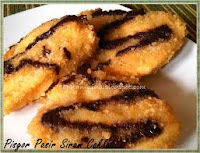 Resep membuat goreng pisang pasir dengan tambahan coklat cair sebagai topping