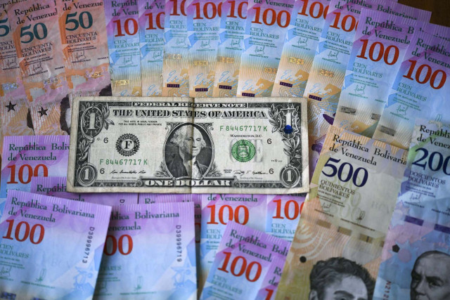 VENEZUELA: El dólar se dispara y acelera el aumento de los precios en Venezuela.