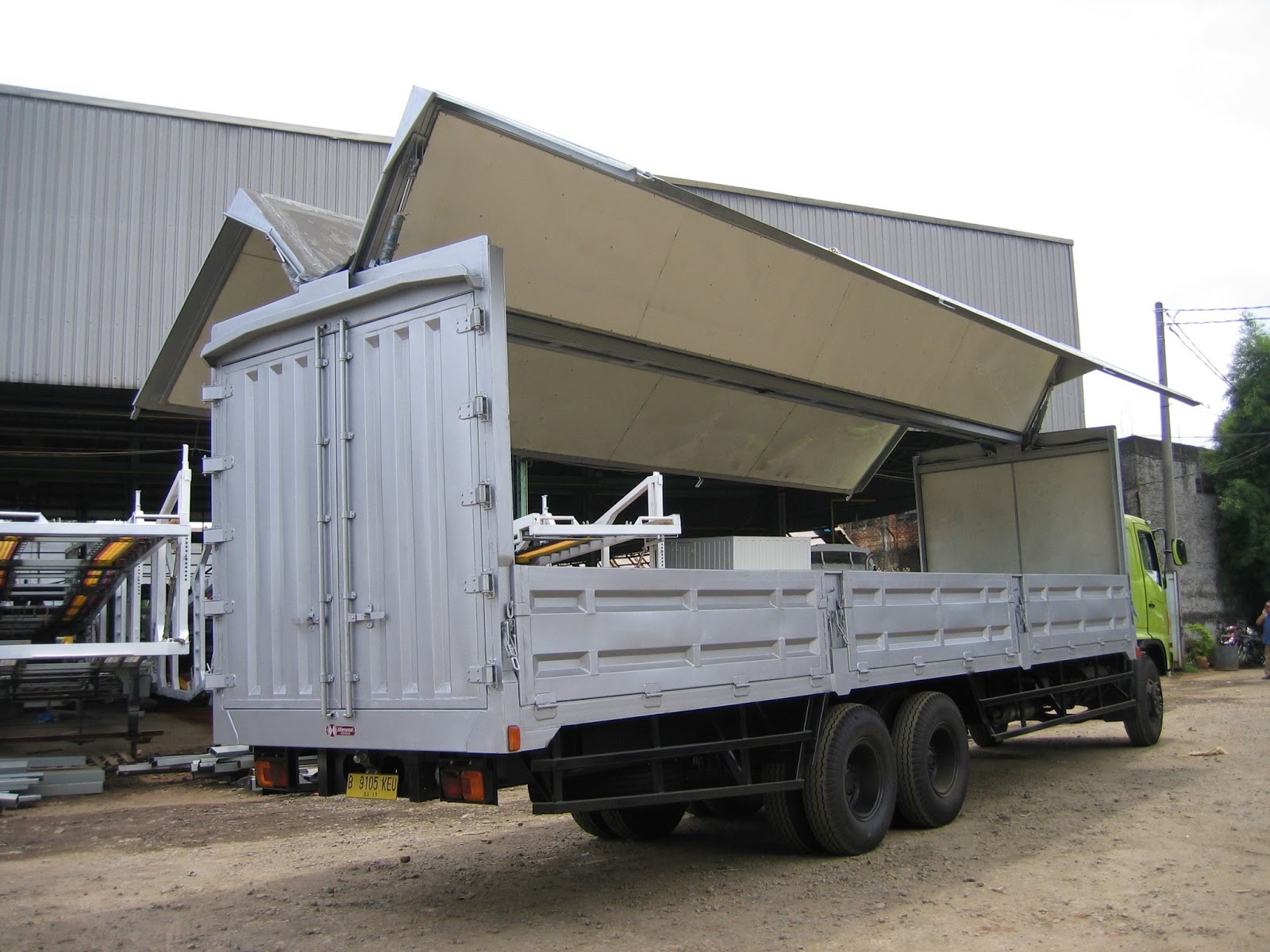 DIAMOND TRAILER KAROSERI TRUK  DAN TRAILER WING  BOX  