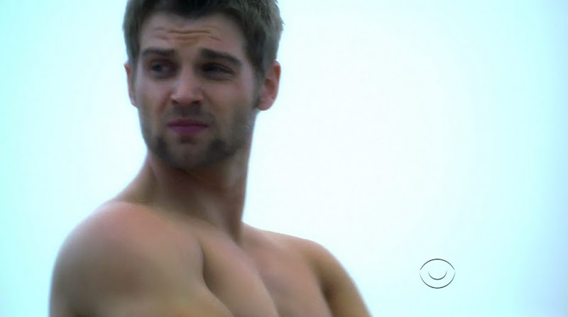 Mike Vogel Shirtless on Miami Medical s1e04