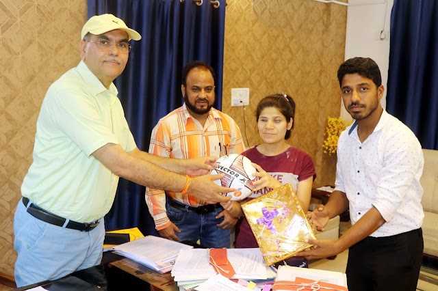 ब्लाइंड फुटबॉल टीम की कप्तान प्रिया छावड़ा को कमिश्नर ने किया सम्मानित