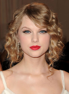 Taylor Swift Romantic Wavy Updo Hairstyles for Wedding