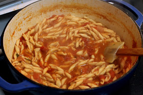 Cooking pasta in fresh tomato sauce