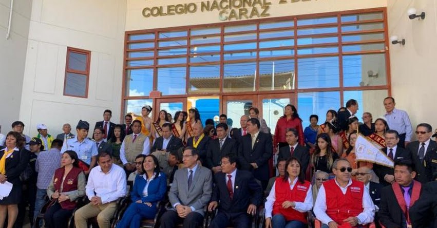 Presidente Martín Vizcarra presidió ceremonia por aniversario de colegio emblemático de Caraz - Áncash