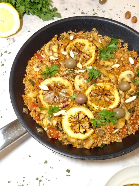 Quinoa com cogumelos e limão na frigideira (vegan)