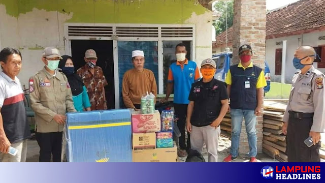 Dinsos Pringsewu Salurkan Bantuan Kepada Korban Kebakaran di Pekon Tanjung Dalam