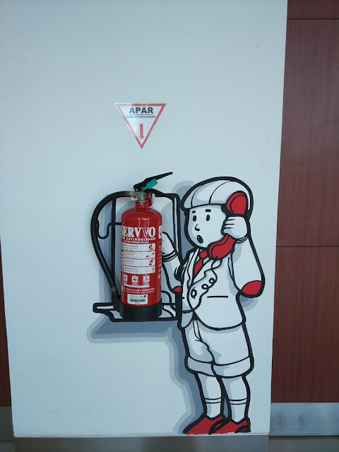 インドネシアの空港の消化器のデザインが面白い。6つ【a】　スカルノハッタ空港