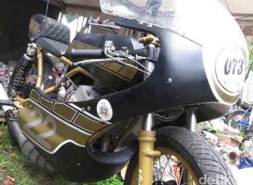 Modifikasi Motor Yamaha RD350 Bertenaga Monster!