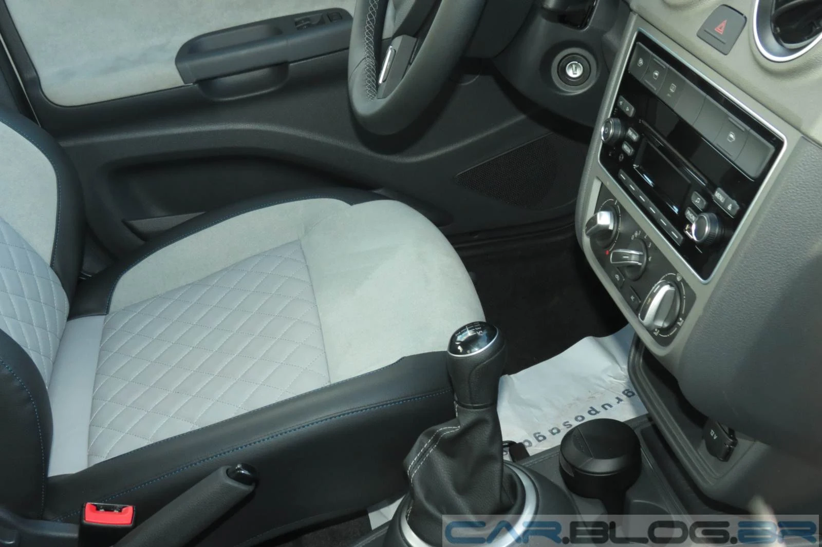 Novo VW Voyage Evidence 2015 - interior