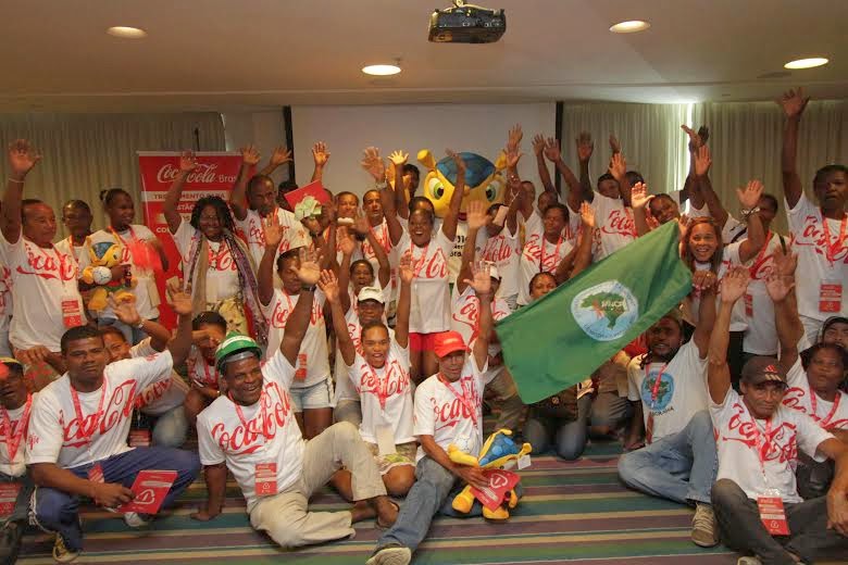 Pioneira em reciclagem no país Coca-Cola treina catadores em Salvador