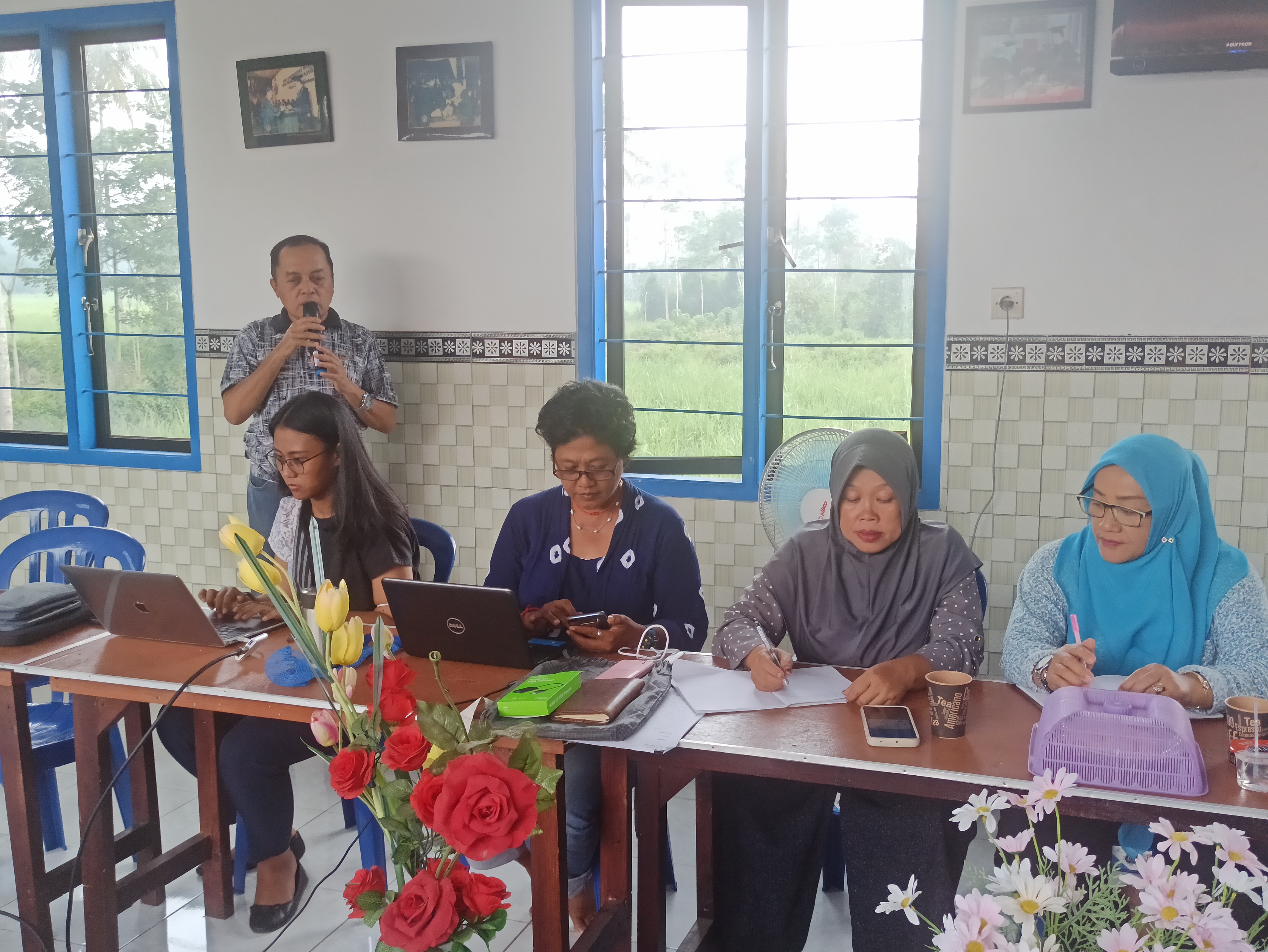 Photovoice 3 Desa Krebet: Merangkul Cerita Dalam Foto Photovoice 3 Desa Krebet: Merangkul Cerita Dalam Foto