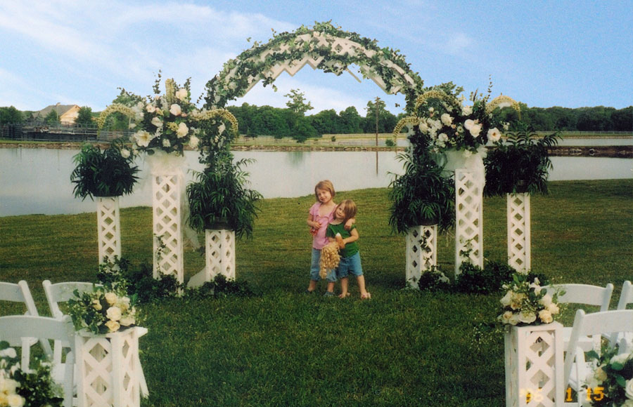 Simple Outdoor Wedding Decorations