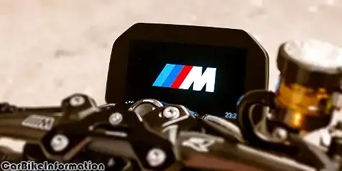 BMW M1000R Console