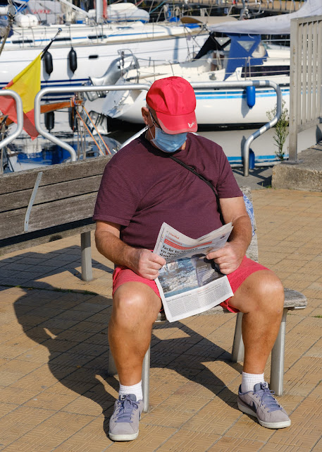 Reading in on the quayside.