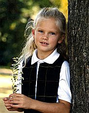 taylor swift mini biography and childhood photos