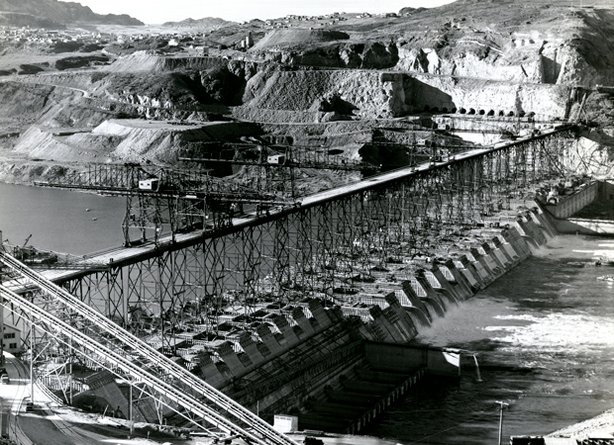 Building of Grand Coulee Dam