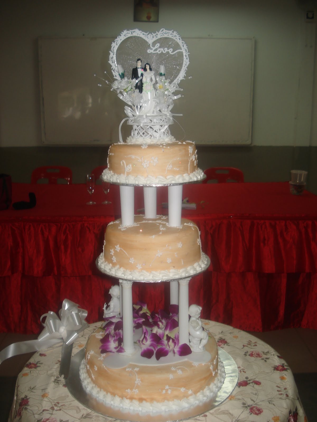 Gold theme Wedding Cake for