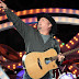 Garth Brooks offers to pay for newly-engaged couple's Hawaii honeymoon