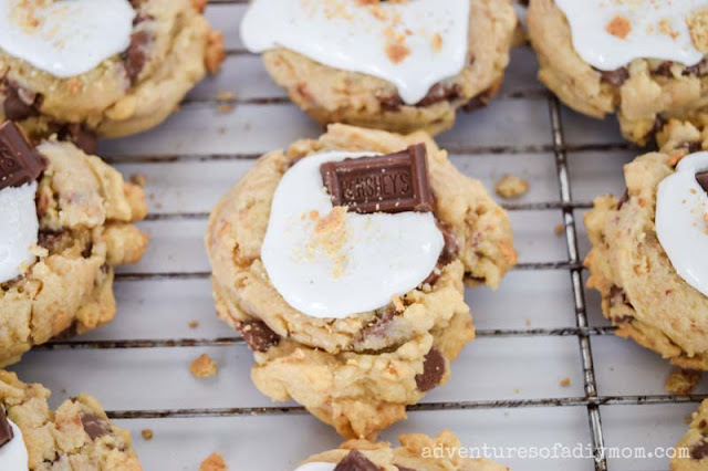 smores cookies with marshmallow cream, chocolate and graham cracker crumbs