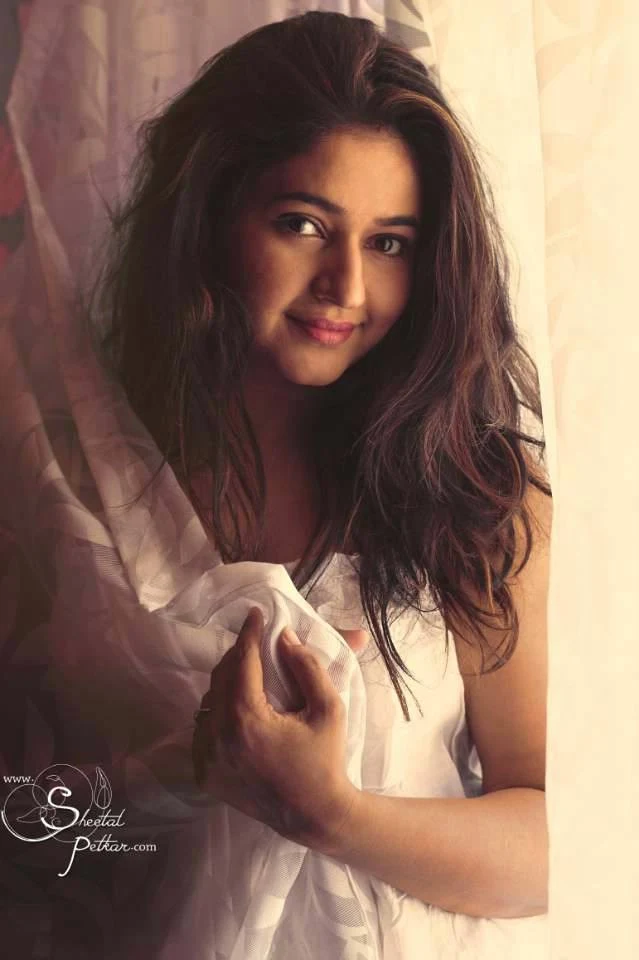 Poonam Bajwa HD Photoshoot Pictures