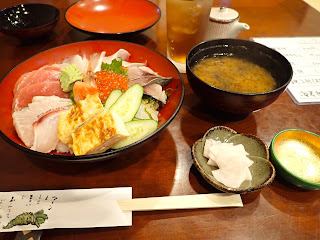 【在日本新潟縣尋找美味的海鮮蓋飯！】在柏崎發現真正的海鮮蓋飯！