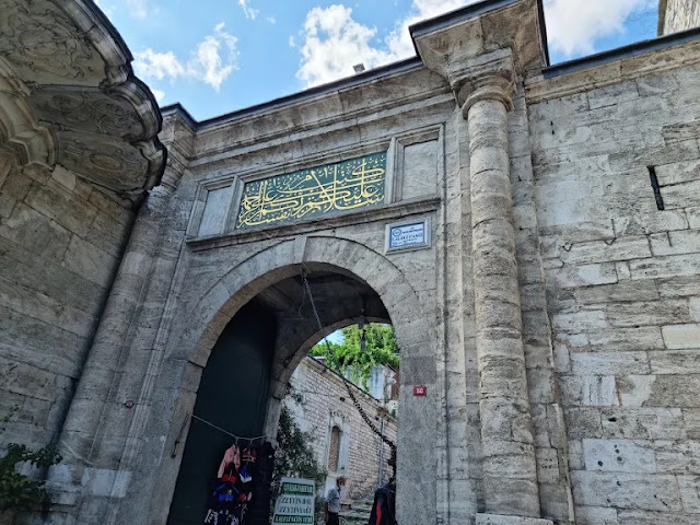 جامع لاله لي الشهير في إسطنبول