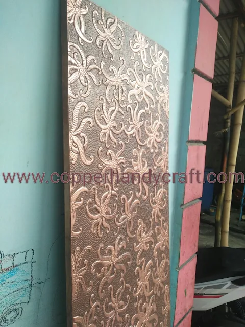 Kerajinan hiasan Batik dari bahan tembaga