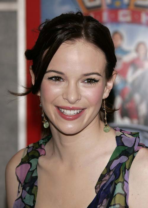 hollywood actress danielle panabaker hot pictures