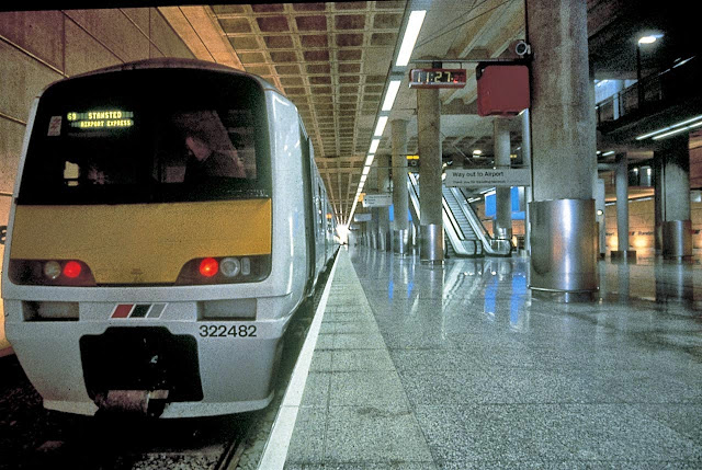 Terminal del Aeropuerto de Stansted | Norman Foster | Estructura modular