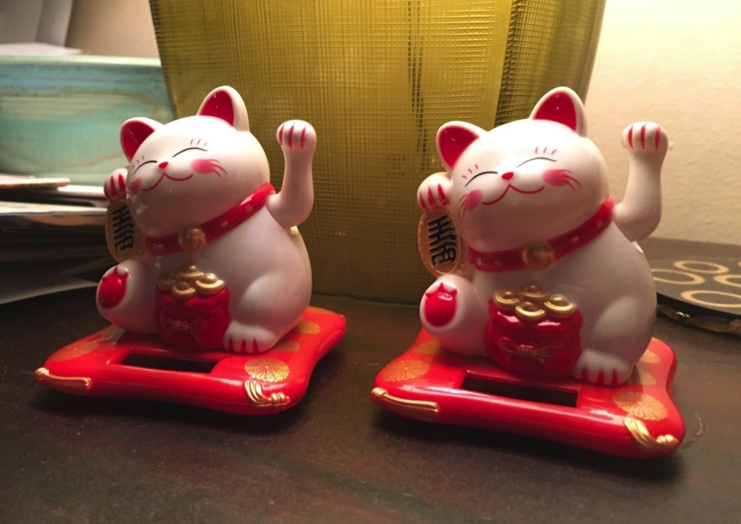 Image of a lucky waving cat from Chinatown