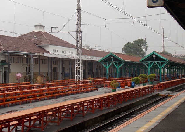 Ini Dia Stasiun Kereta Api Yang Paling Angker Di Indonesia