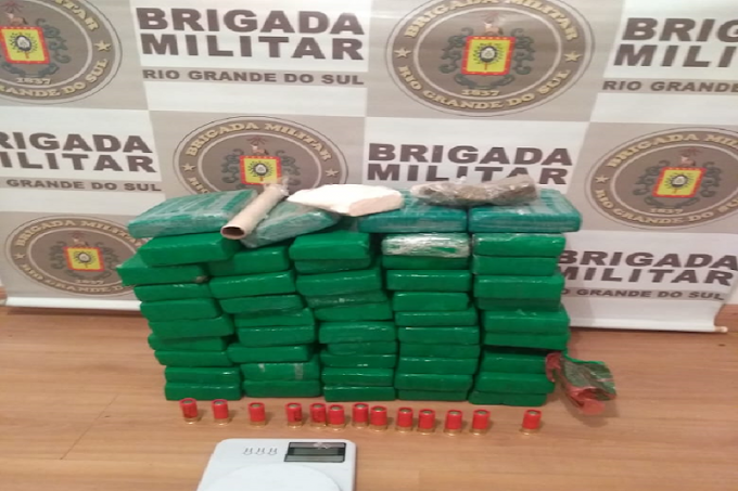 Brigada Militar prende homem com 50 quilos de maconha e 5 quilos de cocaína em Gravataí