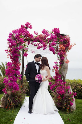 Wedding Arches With Flowers to Delight Any Bride