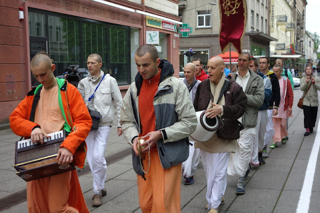 Sankarshan Das Adhikari Blissful Harinam Party--Kaunas 3