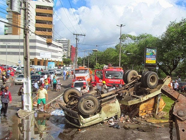 Itabuna - Motorista morre em frente a shopping em Itabuna