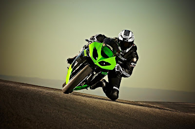 2010 Kawasaki Ninja ZX-6R Action