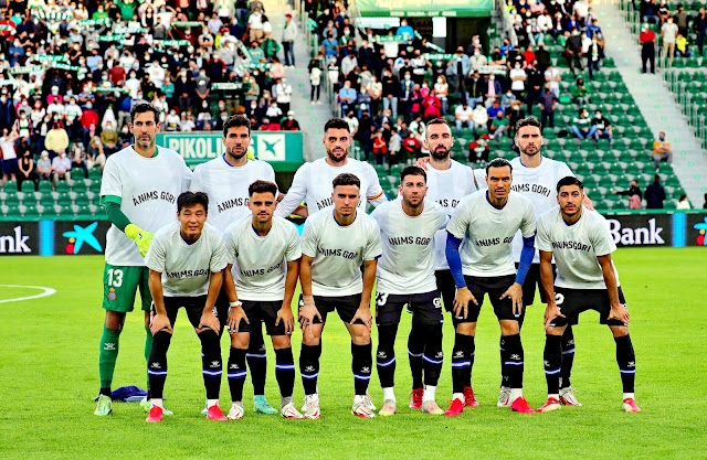 R. C. D. ESPANYOL DE BARCELONA. Temporada 2021-22. Diego López, Cabrera, David López, Sergi Darder, Sergi Gómez. Wu Lei, Melendo, Pedrosa, Embarba, Raúl De Tomás y Óscar Gil. ELCHE C. F. 2 R. C. D. ESPANYOL DE BARCELONA 2. 23/10/2021. Campeonato de Liga de 1ª División, jornada 10. Elche, Alicante, estadio Martínez Valero. GOLES: 1-0: 23’, Lucas Boyé. 1-1: 51’, Manu Morlanes. 1-2: 52’, Raúl De Tomás. 2-2: 84’, Benedetto.