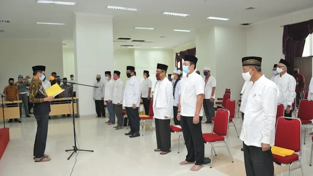 Gubernur Irwan Prayitno Kukuhkan Pengurus Masjid Raya Sumbar Periode 2020-2024.