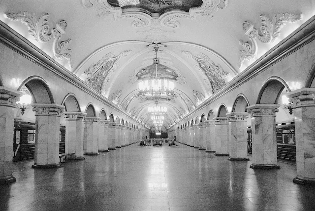 станция метро Комсомольская